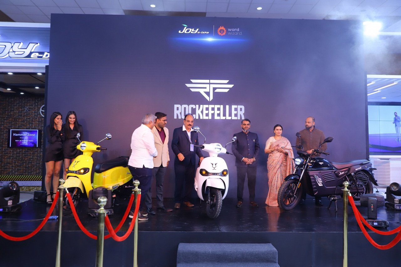 WardWizard unveils MIHOS high-speed e-scooter | Auto Expo 2023