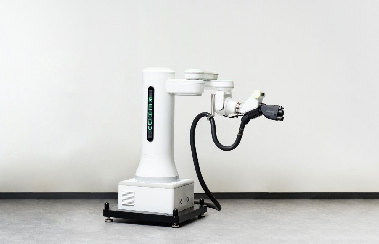 Hyundai demonstrates automatic Charging robot for Electric Vehicles