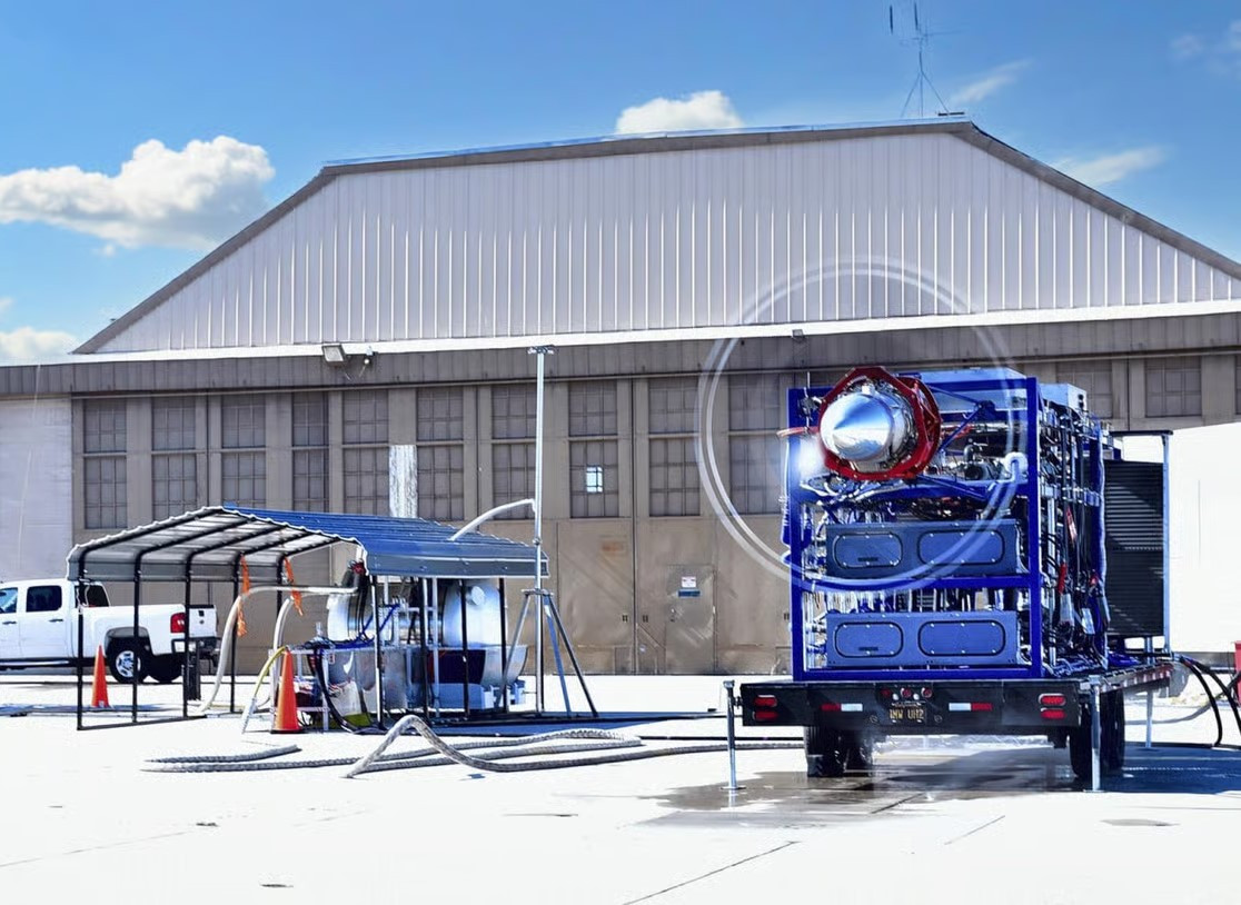 Universal Hydrogen test MW-class fuel cell powertrain using its liquid H2 module
